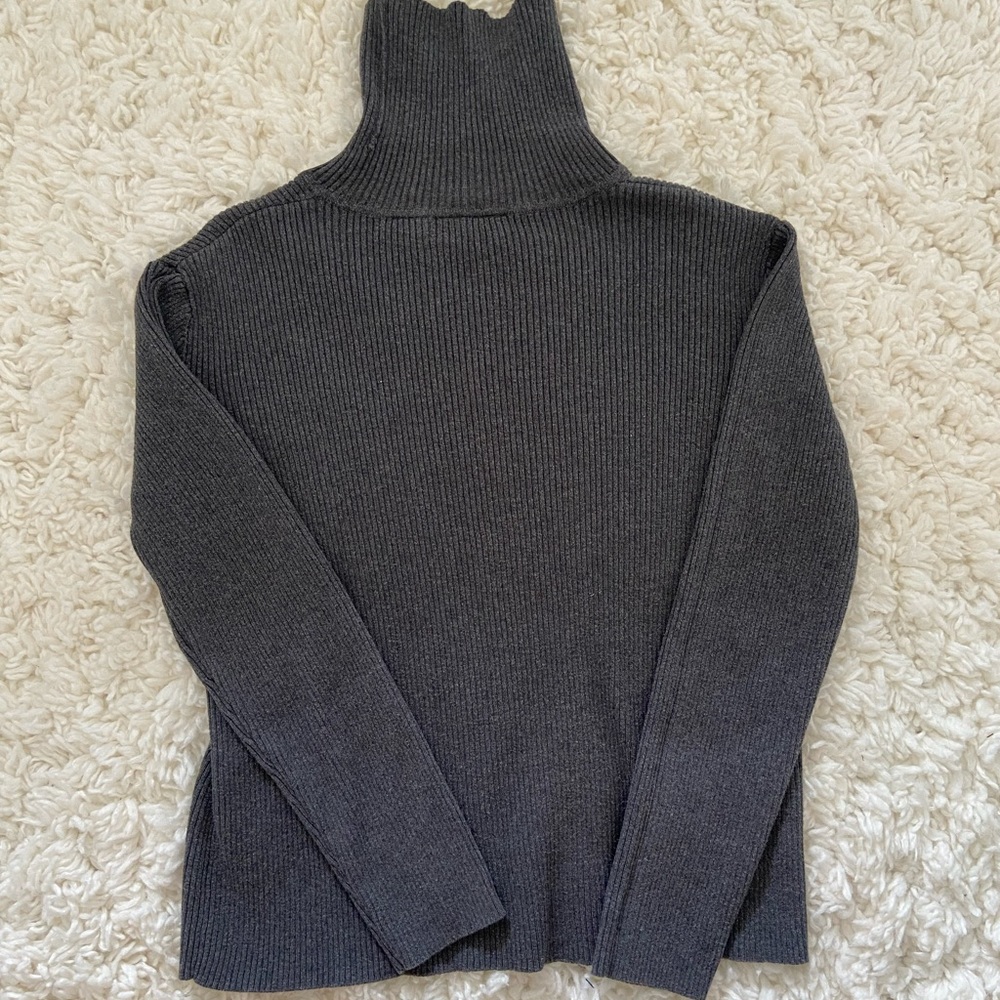 Dark grey knitted turtle neck